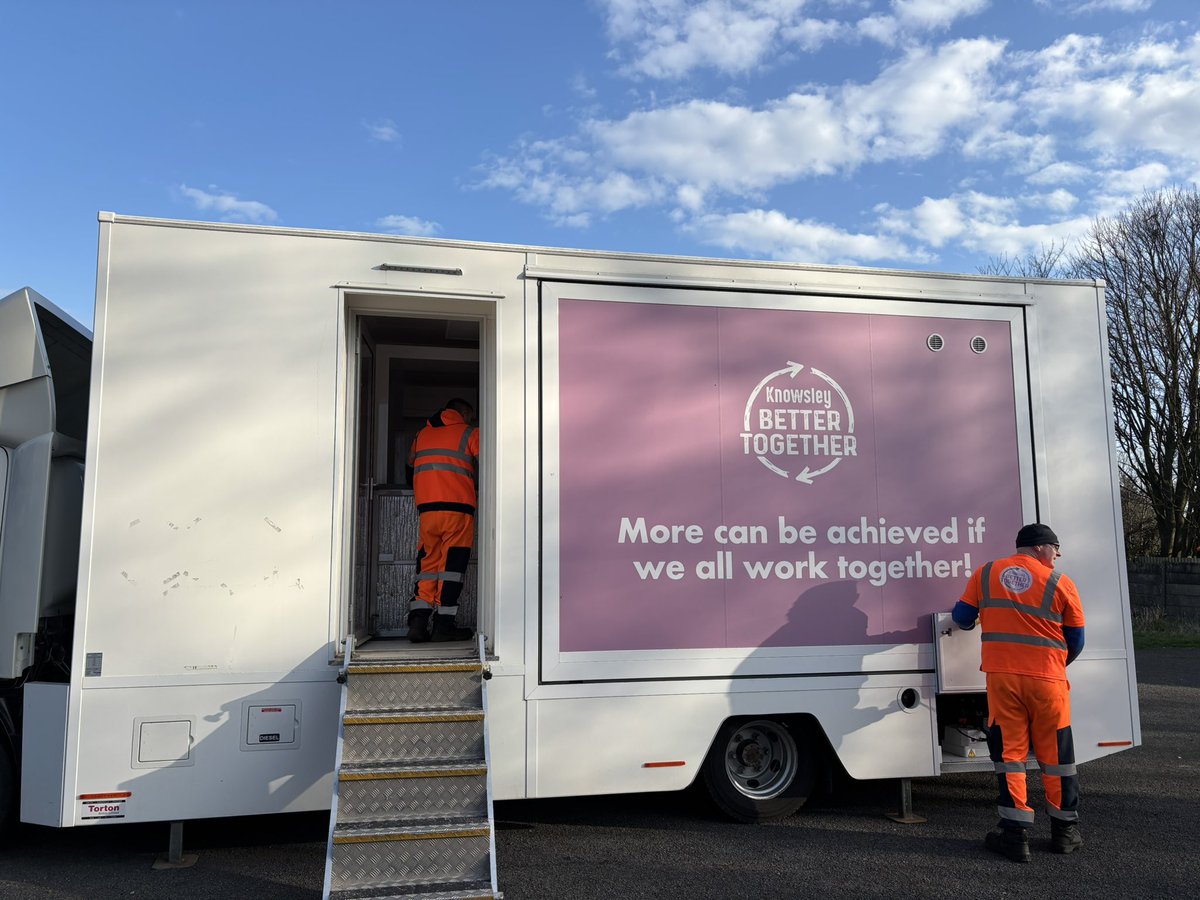 LiveKnowsley's tweet photo. Community Harm Reduction Team out today supporting KMBC old Rough Lane Kirkby’s Environmental Action day 💜 https://t.co/8VqMn0C3Xg