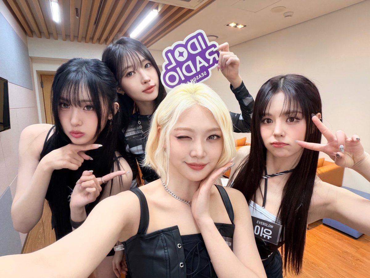 잠시 후, 아이돌 라디오4 #ep203 에버글로우 (DJ 선우)와 함께하는 스트리밍 방송이 시작됩니다

📲 아이돌 라디오 공식 Youtube 채널에서 라이브 스트리밍
youtube.com/live/tMTklQbeN…

<a href="/THEBOYZ_officl/">더보이즈 (THE BOYZ)</a>
<a href="/everglow_offcl/">EVERGLOW (에버글로우)</a>

#MBC #IDOLRADIO #아이돌라디오 #더보이즈 #선우 #EVERGLOW #에버글로우