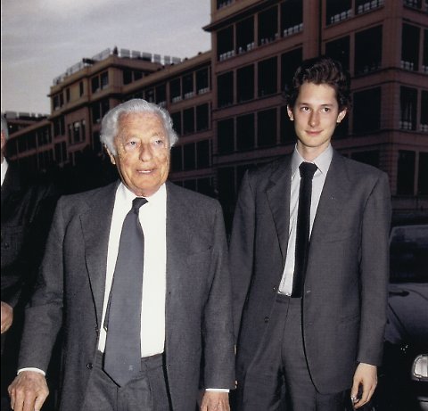 Aveva i suoi difetti ma, nel rapporto con i giornalisti e come editore de La Stampa, oggi svenduta, il nonno era incomparabilmente più capace del nipote