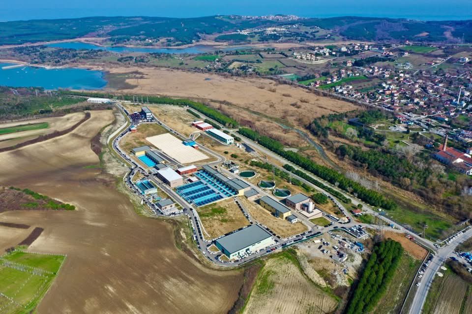 Bugün Arnavutköy ilçemizde Terkos Yusuf Ziya Ortaç İçme Suyu Arıtma Tesisi’nin açılışını gerçekleştirdik.

Yaklaşık 4,4 milyar liralık yatırımla kapasiteyi dört kat artırarak, günlük 120 bin metreküp sağlıklı içme suyu hizmeti, İstanbul halkına hayırlı olsun.
#iski #ibb