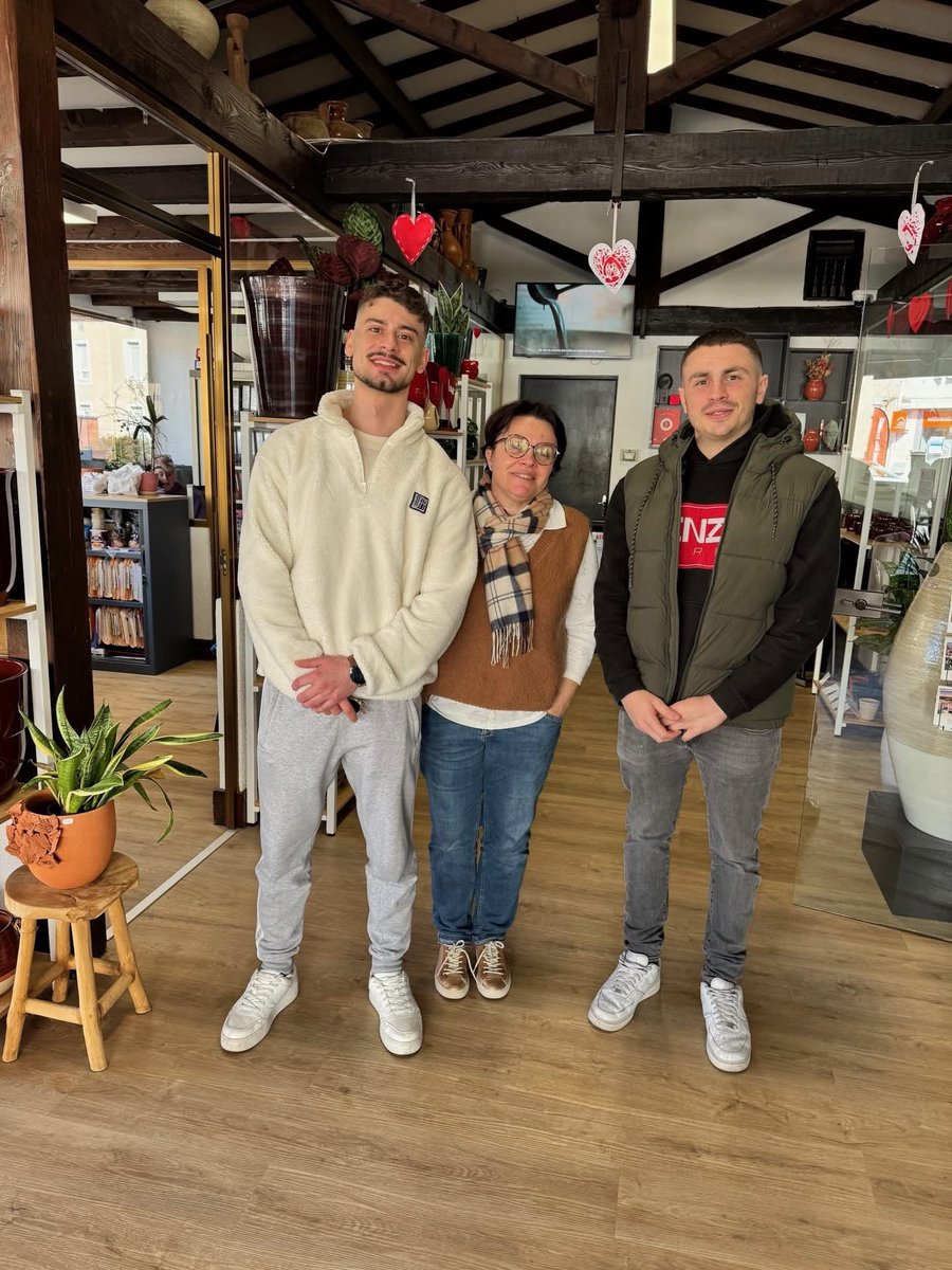 Poteries_Albi's tweet photo. Vous êtes l’un de nos distributeurs?Profitez d’une visite privée de l’atelier, comme le Garden Centre Veyrat à Thônes. N’hésitez pas à nous appeler, à nous écrire pour organiser votre venue nous serons ravis de vous accueillir 
 #visite #entreprisefamiliale #madeinfrance #atelier https://t.co/dM5bPCIXuM