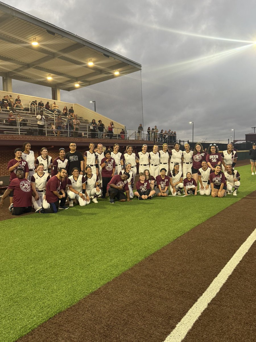 Deer Park Softball tweet media
