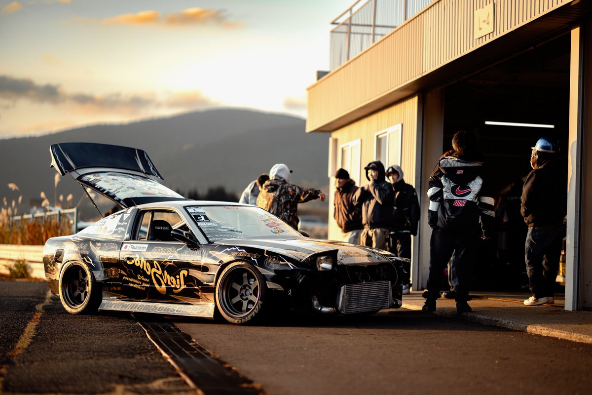 つるけん tweet media