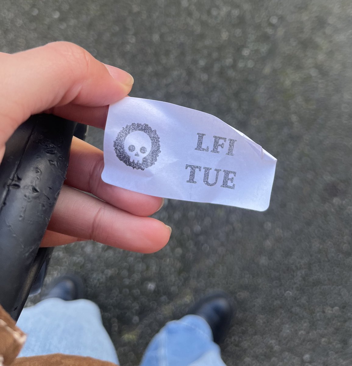 Sinon à Nantes y a des petits fachos qui sont pas contents et qui font des croix gammées et des collages sur les posts LFI. Tout va bien dans le meilleur des mondes 🤡