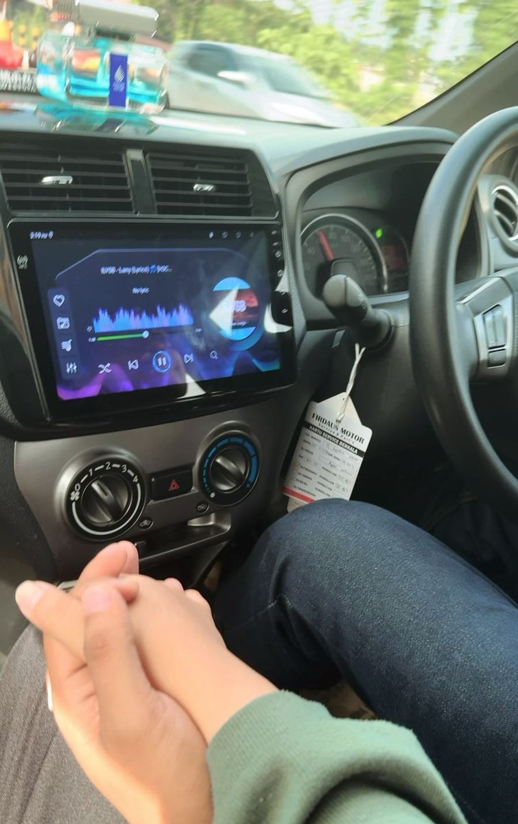 Katanya "coba foto kasih tau vey"  😛 <a href="/Kapteenv/">Vey</a>