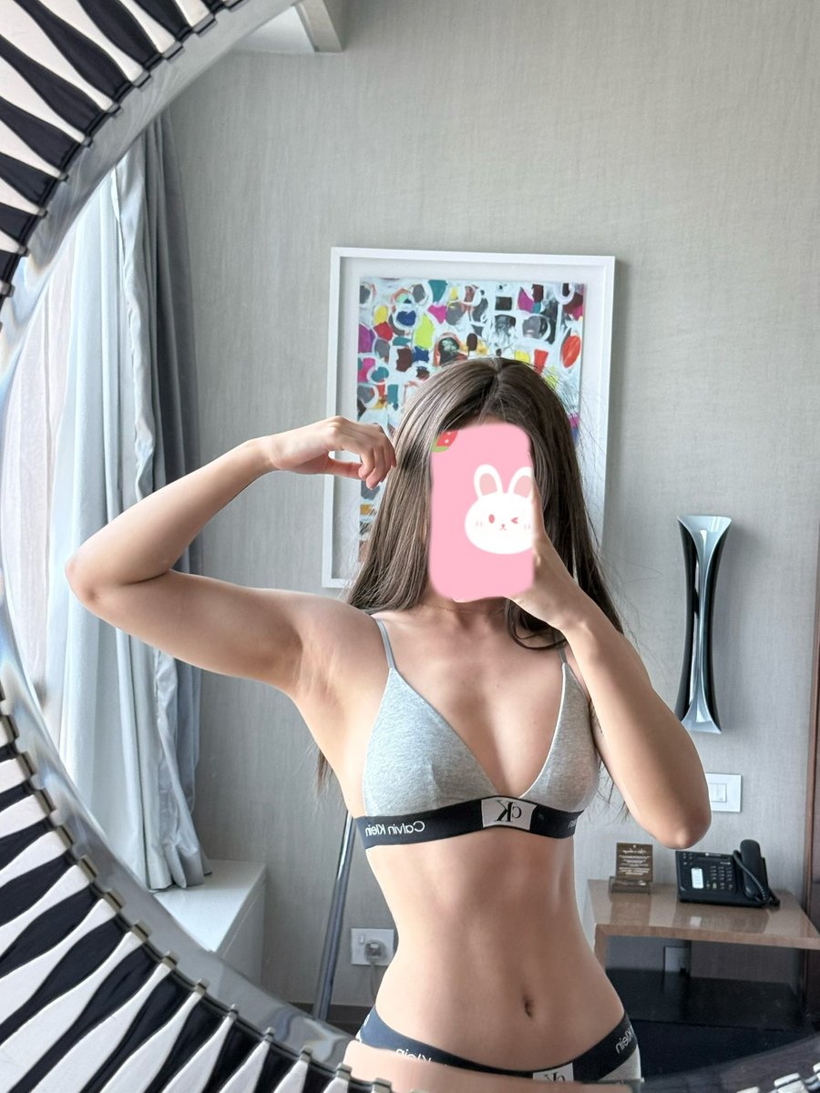 SubmitToVic's tweet photo. Am I strong enough to get you on your knees? Send $50 to beg to view another one 😈 https://t.co/5eUyJpIsOb