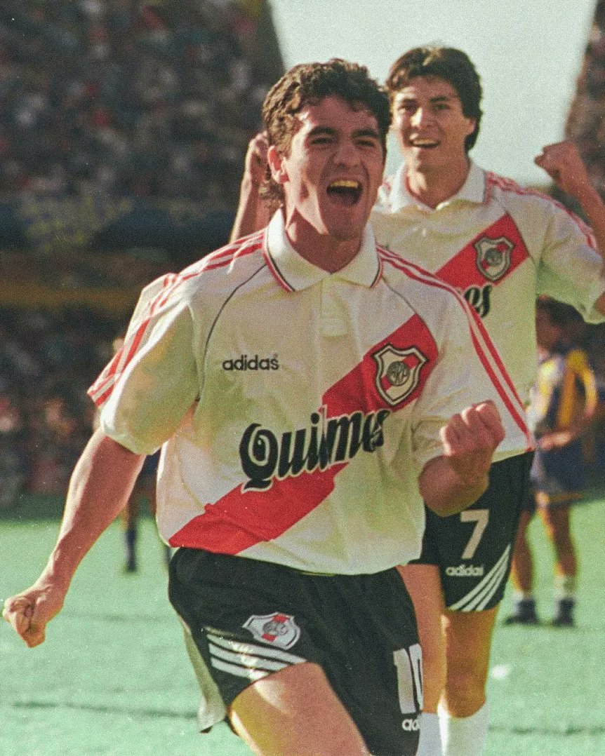 CostaFebreOK's tweet photo. Feliz cumple, Ariel 🔴⚪ Te quiero hasta el final de nuestras vidas ⚽️♾️

#CumpleMonumental https://t.co/NP8sPrOiDo