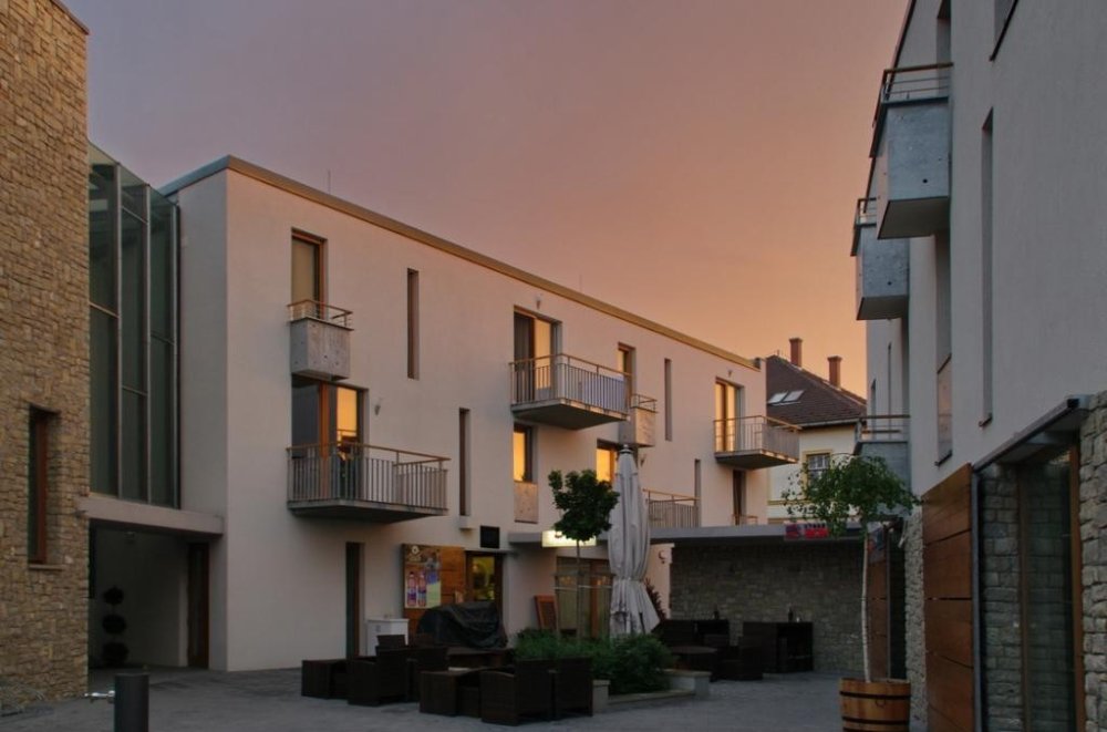 Balatonhomes's tweet photo. Eladó lakást keresel Balatonfüreden? ...🔑🏠🌅🤩 ~ Balatonfüred felső városrészen eladó egy tágas 120 m2-es lakás liftes társasházban ~ ((info@balatonhomes.com)) ~ ((Weisz Gabriella Tel.: +36 30 474-5901)) ~ BALATONHOMES INGATLAN ~ https://t.co/R3o2P7F4N6 https://t.co/AWS12vkGex