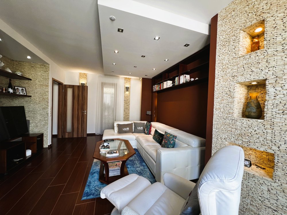 Balatonhomes's tweet photo. Eladó lakást keresel Balatonfüreden? ...🔑🏠🌅🤩 ~ Balatonfüred felső városrészen eladó egy tágas 120 m2-es lakás liftes társasházban ~ ((info@balatonhomes.com)) ~ ((Weisz Gabriella Tel.: +36 30 474-5901)) ~ BALATONHOMES INGATLAN ~ https://t.co/R3o2P7F4N6 https://t.co/AWS12vkGex