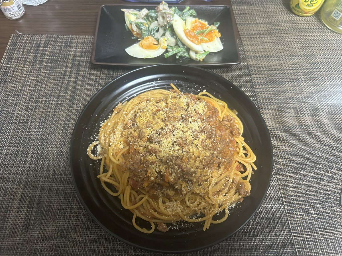 momotensee's tweet photo. ボロネーゼとほうれん草のサラダ
赤ワイン使ったパスタは初めて！ https://t.co/QdMgt4iaTt