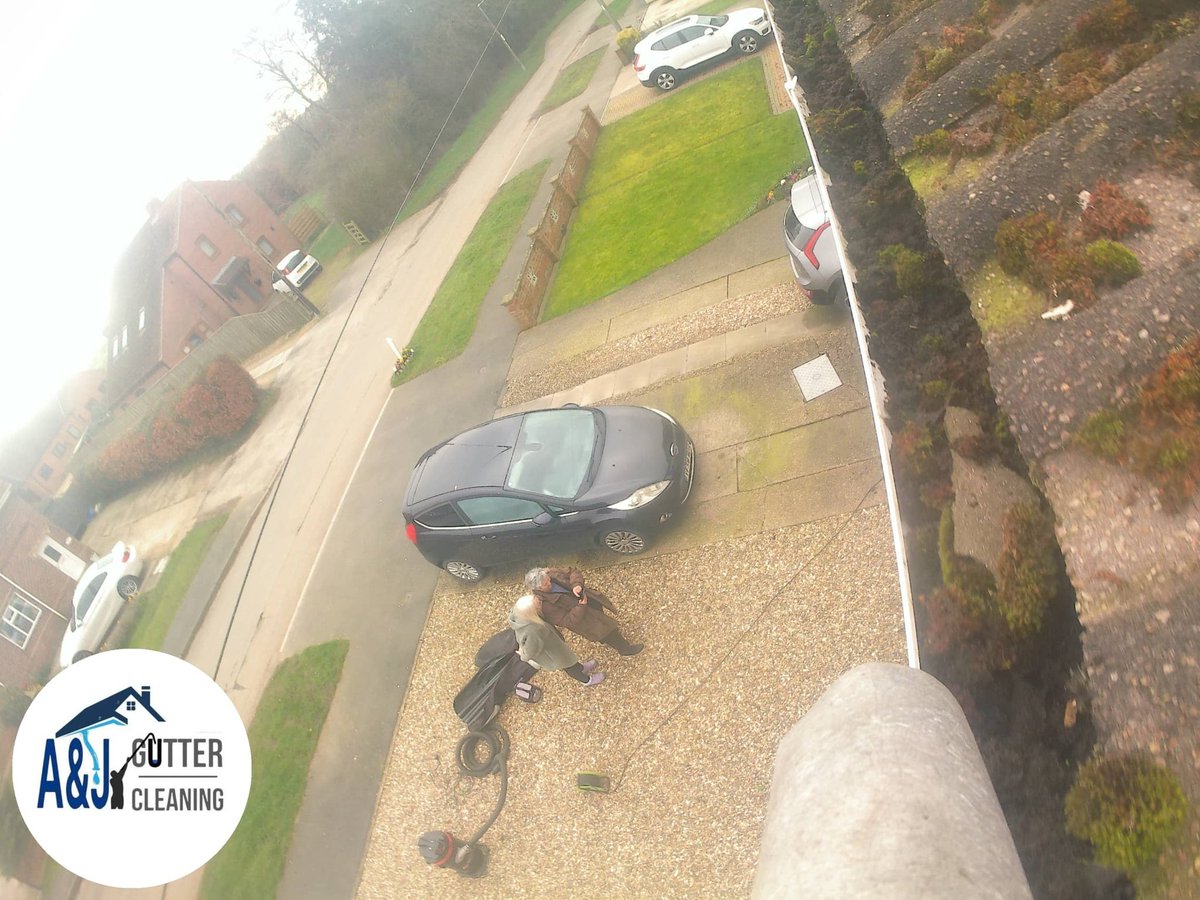ajgutterclear's tweet photo. Today's job in north Frodingham, Plenty of moss removed from all gutters, a couple of before &amp; after pics, all sorted #Bridlington #Hunmanby #Bempton #Flamborough #filey #Driffield #Hornsea #beverley #Withernsea #gutterclearing #kelk #eastyorkshire #beeford https://t.co/9TdETTI9aI