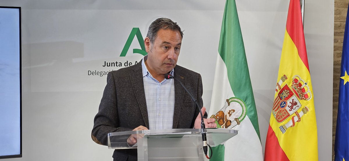 RicardoS2019's tweet photo. Junto al alcalde de El Real de la Jara, José Manuel Trejo, presentamos la XV edición del Rito Gastronómico de la Matanza del Cerdo Ibérico.

Enhorabuena a un municipio que nos invita siempre a vivir grandes experiencias sin salir de su término: gastronomía, cultura y arraigo. https://t.co/PwepBQ47QC
