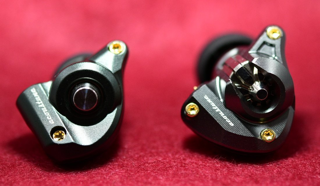 acoustuneのhs1790ti…のはず…をゲット。 hs1300ss verdeと色が似てる