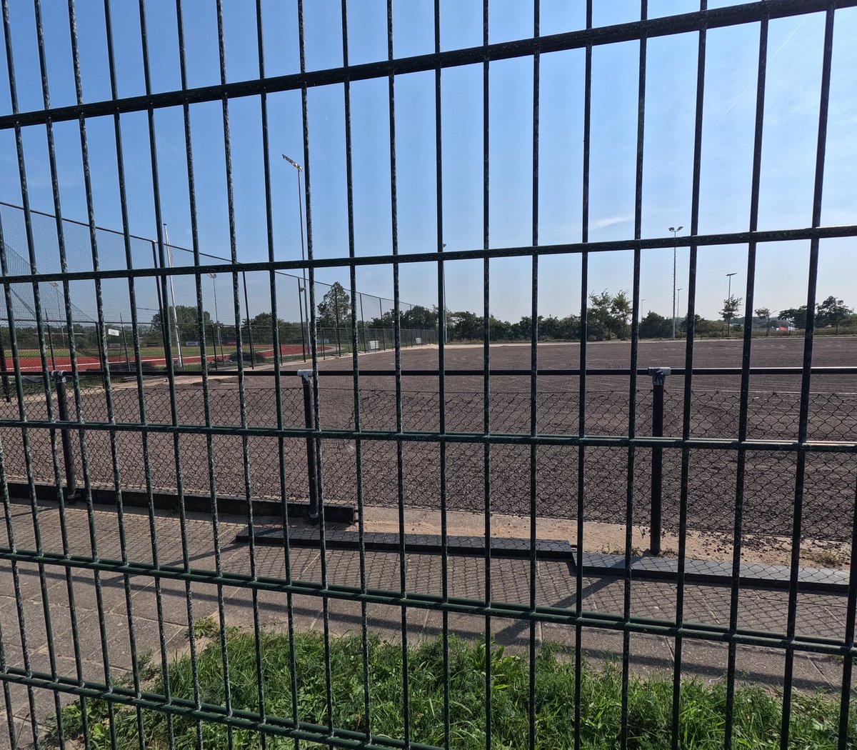 JefKPhotography's tweet image. Fence and field.

#fence #field #photo #photography #picture #photos #pictures