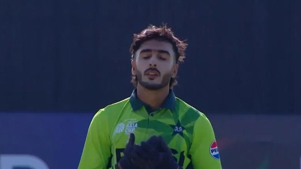 بنگلہ دیش کے دورے کے لیے پاکستان کی سلیکشن کمیٹی کے چند فیصلوں نے سنجیدہ سوالات کو جنم دیا ہے۔

▪️ عرفات منہاس اور مہرن ممتاز مجموعی طور پر اڑسٹھ لسٹ اے میچز کھیل چکے ہیں، لیکن اس کے باوجود انہیں نظر انداز کر دیا گیا۔
▪️ اس کے برعکس سعد مسعود نے صرف تین لسٹ اے مقابلوں میں شرکت کی