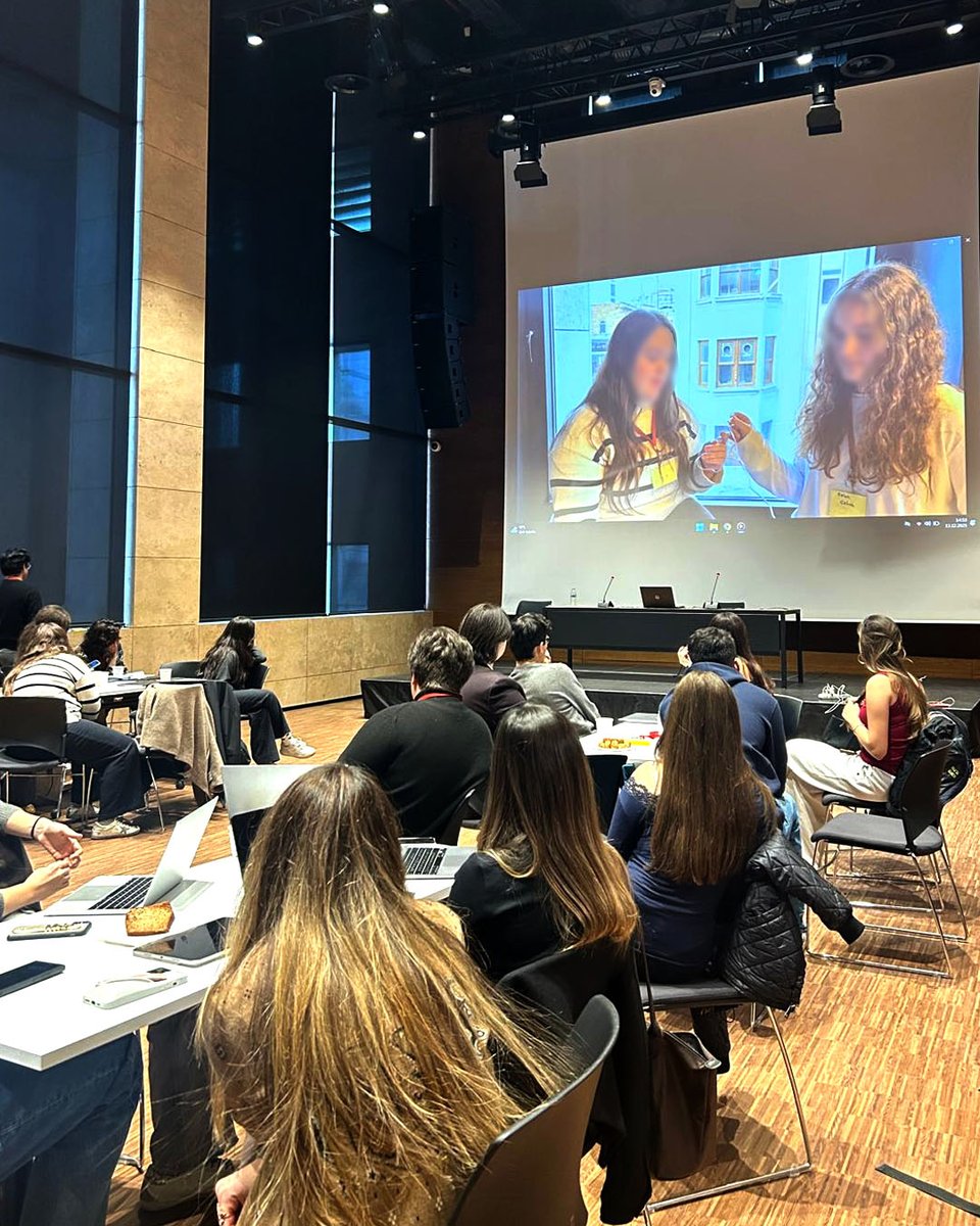 EnkaOkullari's tweet photo. ENKA İstanbul Lisesi öğrencilerimiz, “Bilimsel Gelişmelerin Toplumsal Değişimlere ve Ekonomiye Etkisi” çalıştayına katıldı. Ayrıca öğrencilerimiz, Tarih Vakfı tarafından  düzenlenen akademik atölyede de otobiyografik eser yazımı üzerine çalıştı ve atölye sunumlarını paylaştı. https://t.co/TUO26THtse
