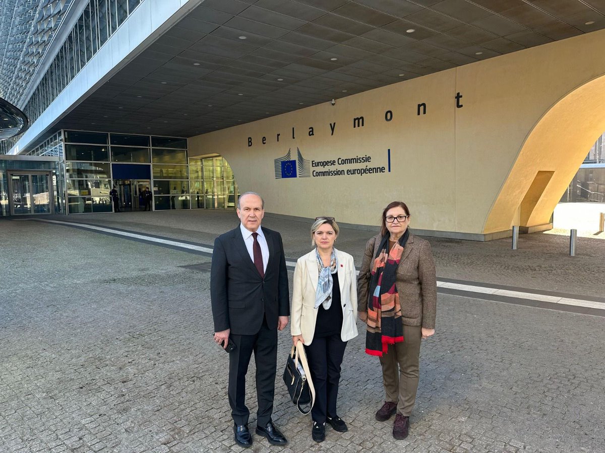 Ülkemizi Avrupa Birliği'nin "Made In Europe" stratejisinde etkili bir aktör kılmak amacıyla Brüksel'de bir dizi görüşme gerçekleştirdik. 

AB ve Avrupa Komisyonu temsilcileri, Avrupa Parlamentosu’ndaki farklı siyasi parti gruplarından milletvekilleri ve Avrupa Bölgeler Komitesi