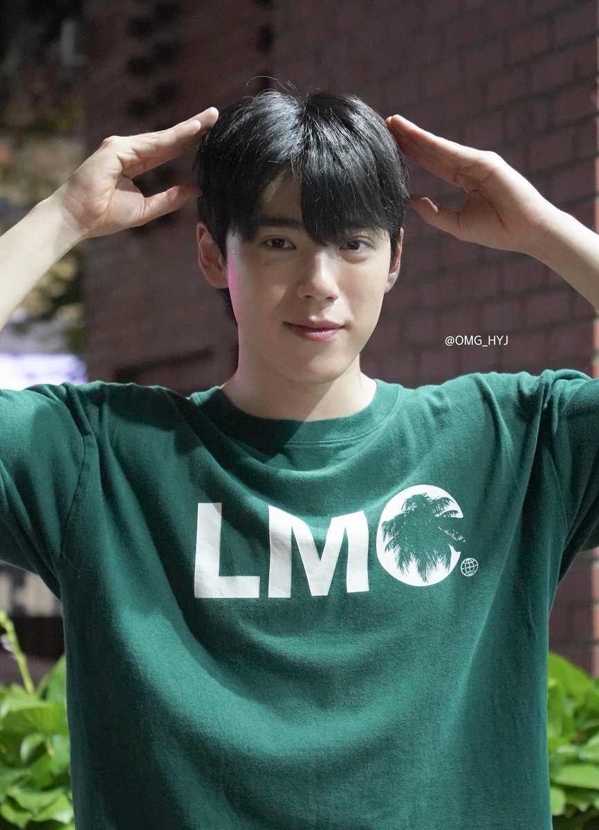 푸르르 tweet media