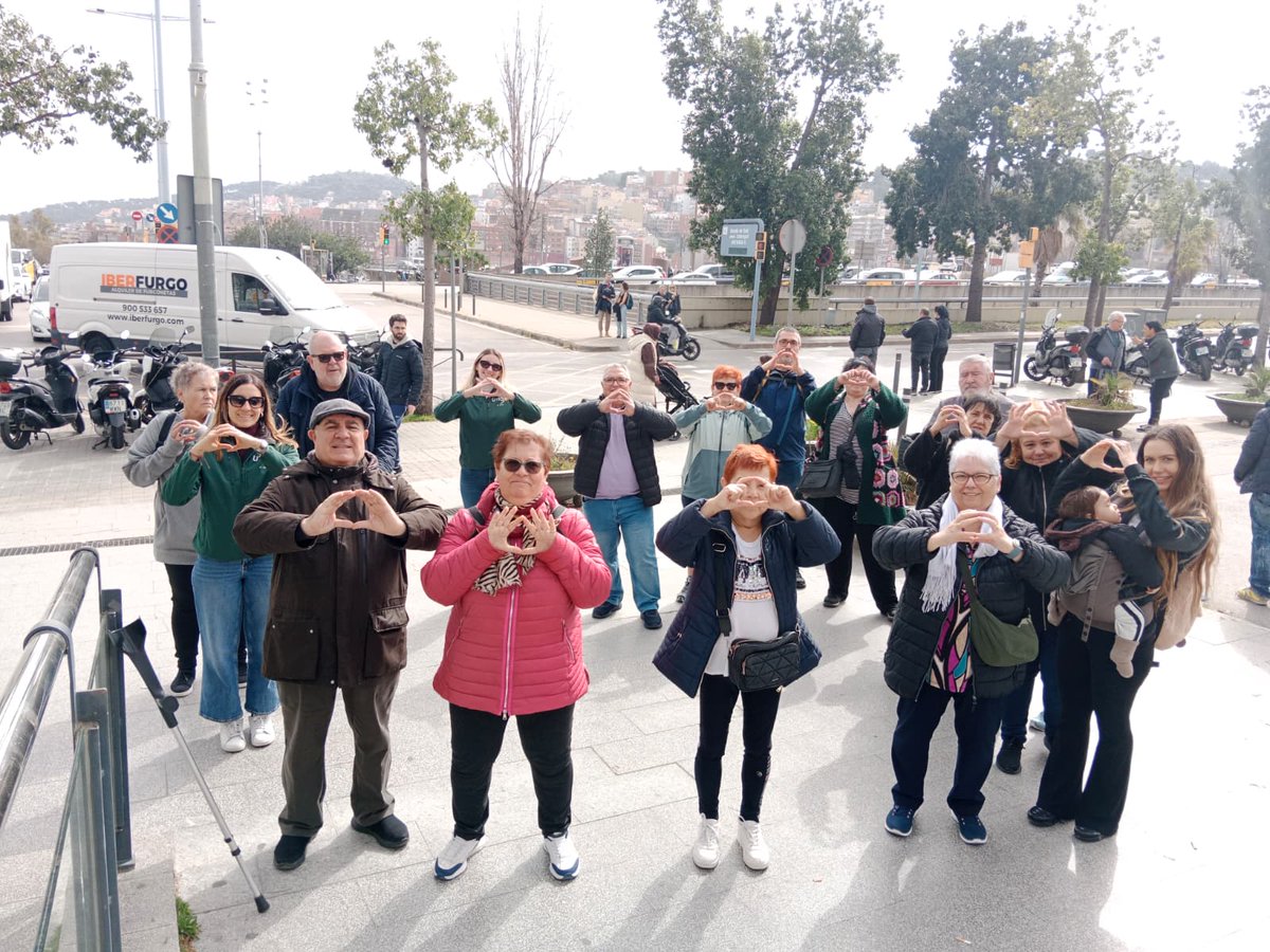 📆 Avui, pel Dia Mundial de l’Obesitat, l’equip de la Unitat de Tractament Integral de l’Obesitat ha sortit a caminar amb els seus pacients.

L'exercici no és un complement, és part tractament i també comunitat.

🚶🚶‍♀️Com a unitat de referència, integrem el moviment dins