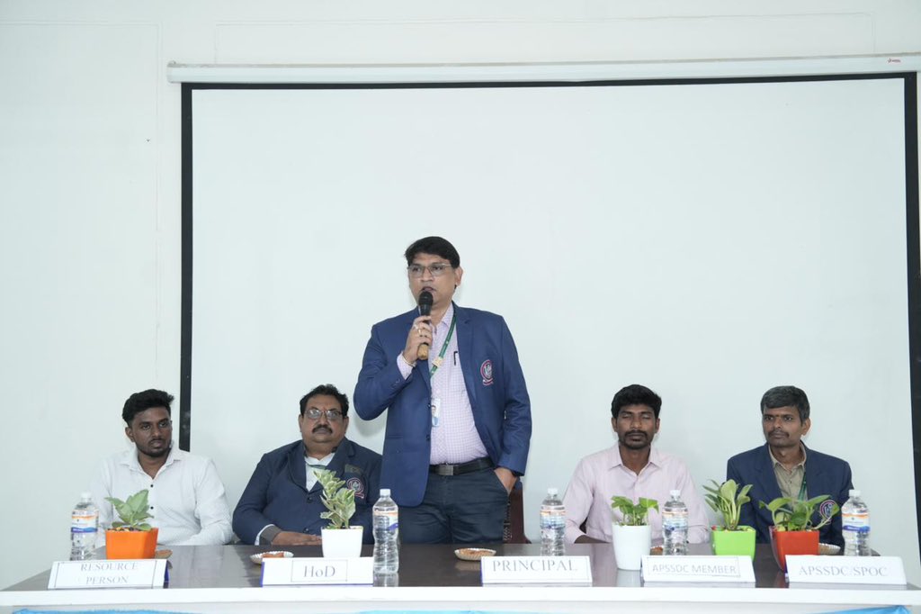 ksrmceofficial's tweet photo. Day one of One week hands-on workshop on Solid works organised by department of Mechanical Engineering in association with APSSDC
#ksrmme #solidworks #apssdc #ksrm #ksrmce https://t.co/w7Vvl1zID4