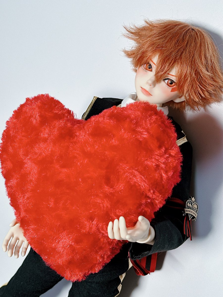 chirumarumaru's tweet photo. 最高にカッコイイ我が家のエース🥰

いまメイク直し中だから早く仕上げたい！
さらにカッコよくするからなーーー！！！

#ツイステドール部 
#twstドール部 https://t.co/UuXZubmL8Q