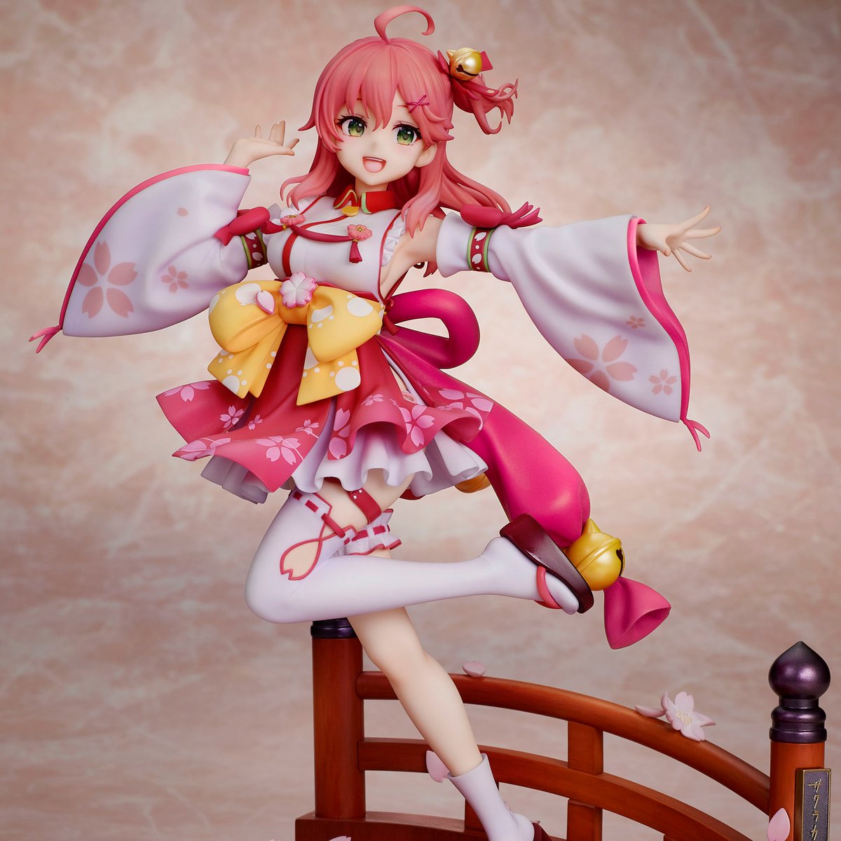 designcoco_t's tweet photo. ／
COCOストア限定&amp;早期予約特典アリ
＼

大人気VTuber「さくらみこ」が1/7スケールでフィギュア化！
早期予約でステッカーをプレゼント！

特典付予約締切は4月9日まで

詳細は画像をタップしてご覧ください👇