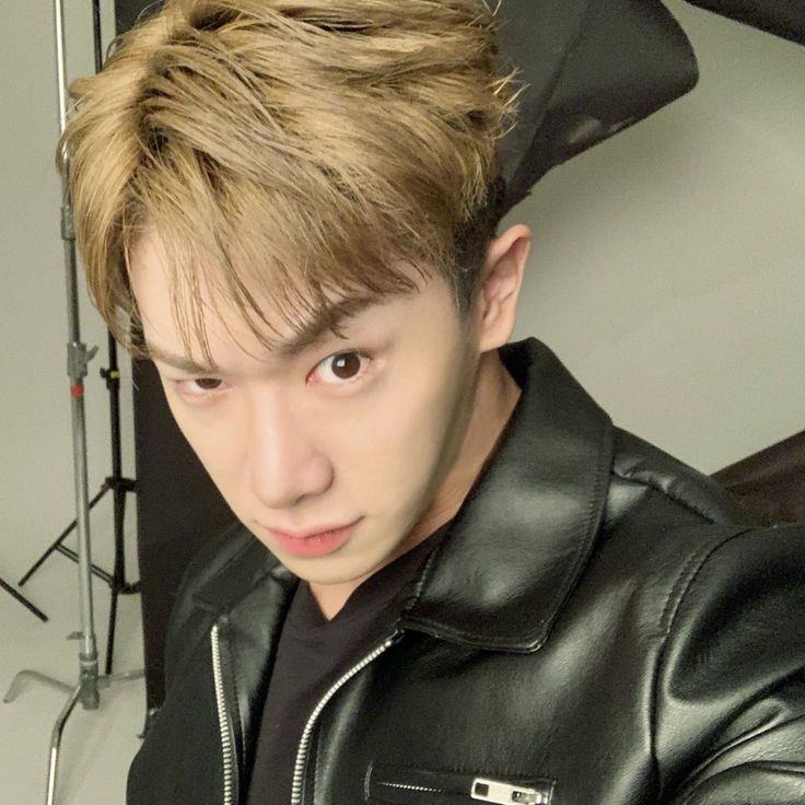 themalificent's tweet photo. Am I the only one ageing? #WONHO #원호

2026                                                    2020 https://t.co/g8ROENociy