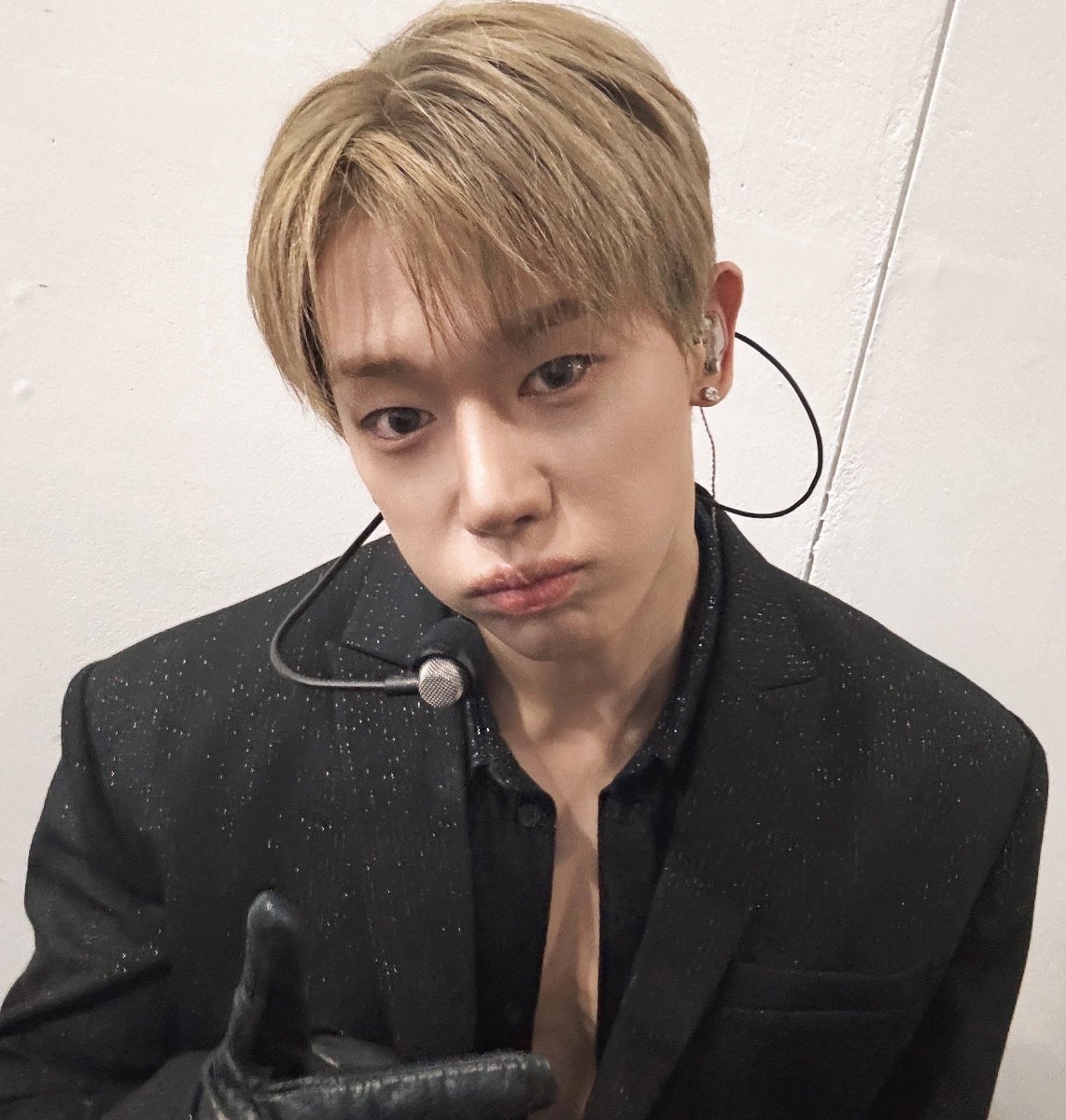 themalificent's tweet photo. Am I the only one ageing? #WONHO #원호

2026                                                    2020 https://t.co/g8ROENociy