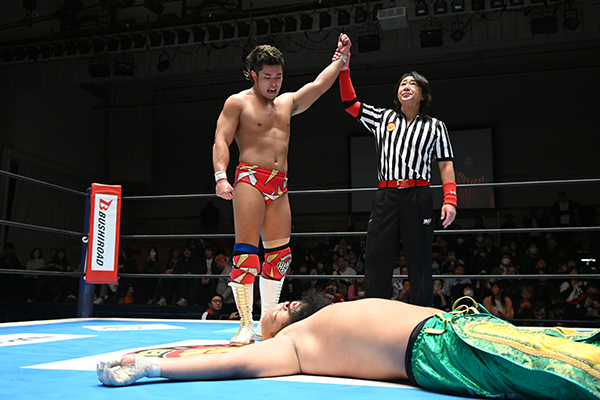 22回目の『NEW JAPAN CUP』が開幕！ 上村がオーカーンの猛攻を振り切り