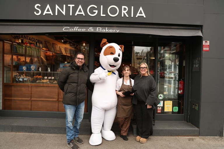 AjCastelldefels's tweet photo. 🐶🛍️Set comerços més se sumen al programa Pet Friendly de #Castelldefels

· Aquest matí han rebut la placa acreditativa que els reconeix per permetre l’accés a animals de companyia i que aposten per un model de ciutat més amable i inclusiva

+ℹ️https://t.co/Zy0x0g6Qmz https://t.co/Vqvfn7MsRZ