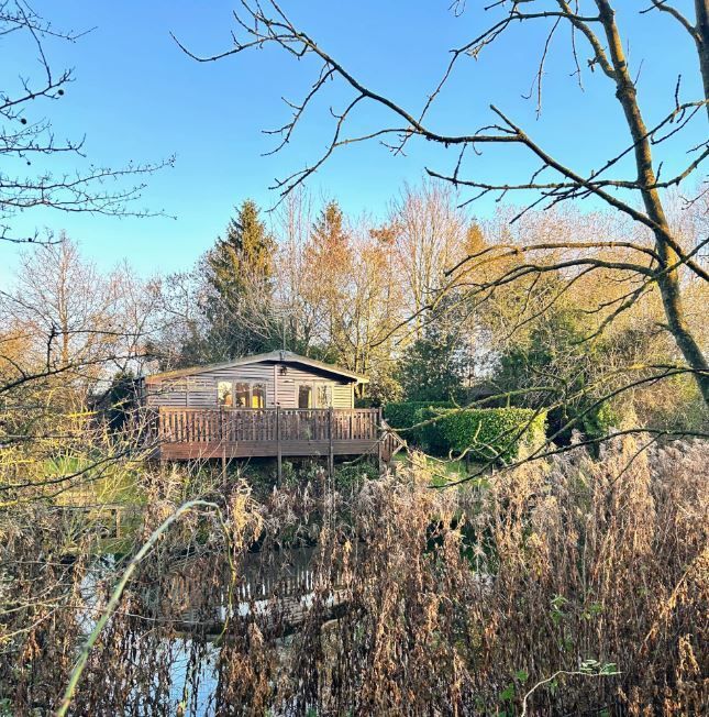 TheHolidayCots's tweet image. 🌿 The Old Gravel Pit Lodges 🌿

The Old Gravel Pit Lodges offer a peaceful countryside escape, with four rustic cabins set within 30 acres of a private nature reserve. 🌳

🛏️ Sleeps 4
theholidaycottages.co.uk/EastYorkshire/… 

#CountrysideEscape #NatureRetreat #LogCabinStay #Lodges #UKStaycation