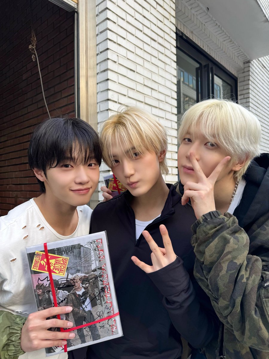 _000516's tweet photo. 유빈이가 보내준 DM 😘😘😘 #이준혁 https://t.co/zLQHiiJkV2