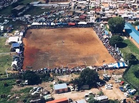 Tidoo_Wax's tweet photo. One day will chill like this watching Kaizer Chiefs 😫😭 https://t.co/u2ikwUdWpy