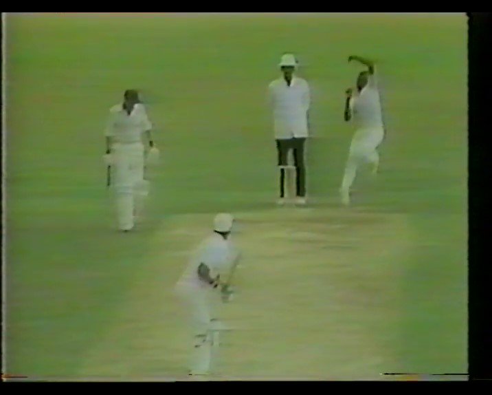 DarrenMordecai's tweet photo. #March4
#40thAnniversary
WEST INDIES v ENGLAND  
ODI #2  
TRINIDAD  
MARCH 4 1986
@David215Gower won the toss and chose to field first.... 
-
@BeefyBotham
@AllanLamb294
@ivivianrichards
@CuddyWalsh
https://t.co/oZUmb28fwP via @YouTube https://t.co/SlqhrkWYrV