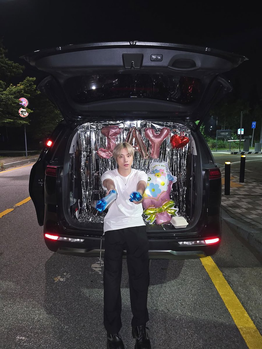 Always With Jinhwan tweet media