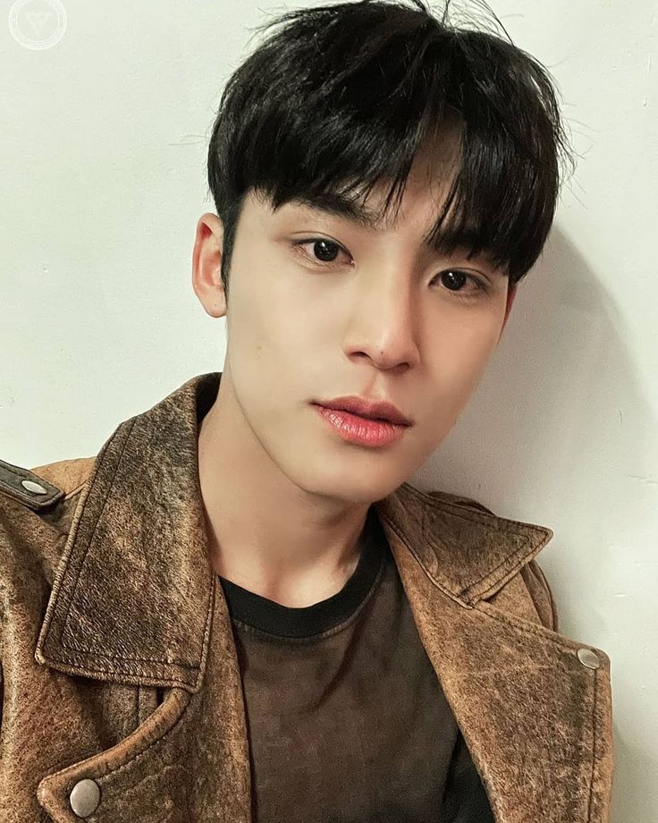 arinxmw's tweet photo. —— 🏵 The Scent Story 

Minwon short AU

Orris Agnibrata adalah seorang perfumer yang kerap menciptakan wewangian dengan nama-nama seperti puisi, salah satu parfum ciptaannya bertajuk "The Attar and I" yang ia ciptakan setelah mengenal Attar Gaharu. Dan ini adalah kisah mereka. https://t.co/g5Vcw6XgaB