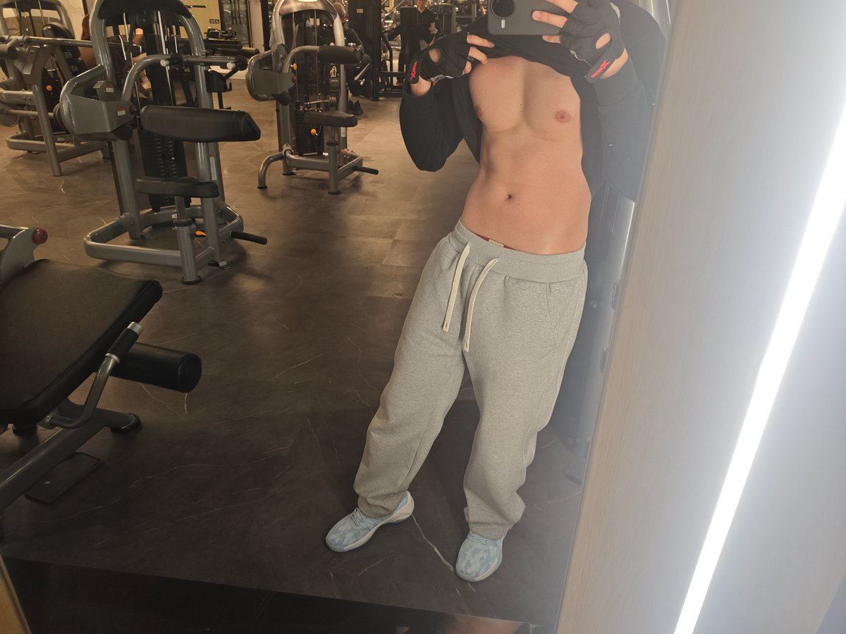 Emile🍑 tweet media