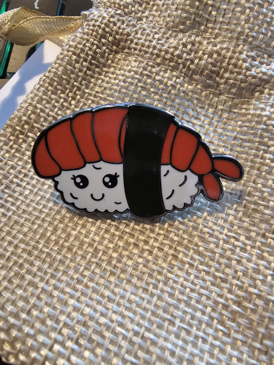 SeeMeInShadow's tweet photo. New little sushi friend, thanks to the very lovely @kimandjax honestly the nicest feeling enamel pin ever! Thank you Kimmy! <3 https://t.co/E2MVRXbtxv