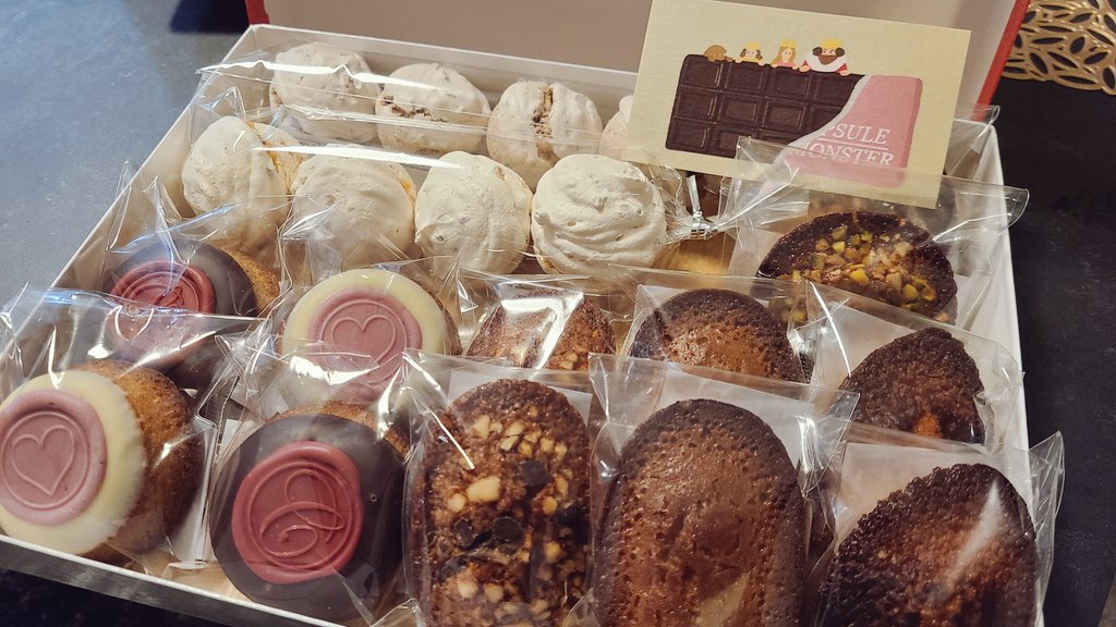 しまこ tweet media