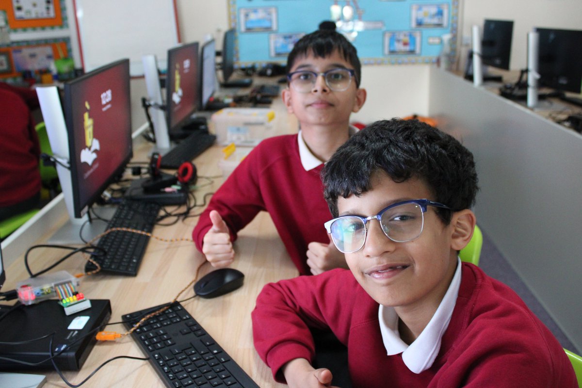 Mrs Harris tweet media