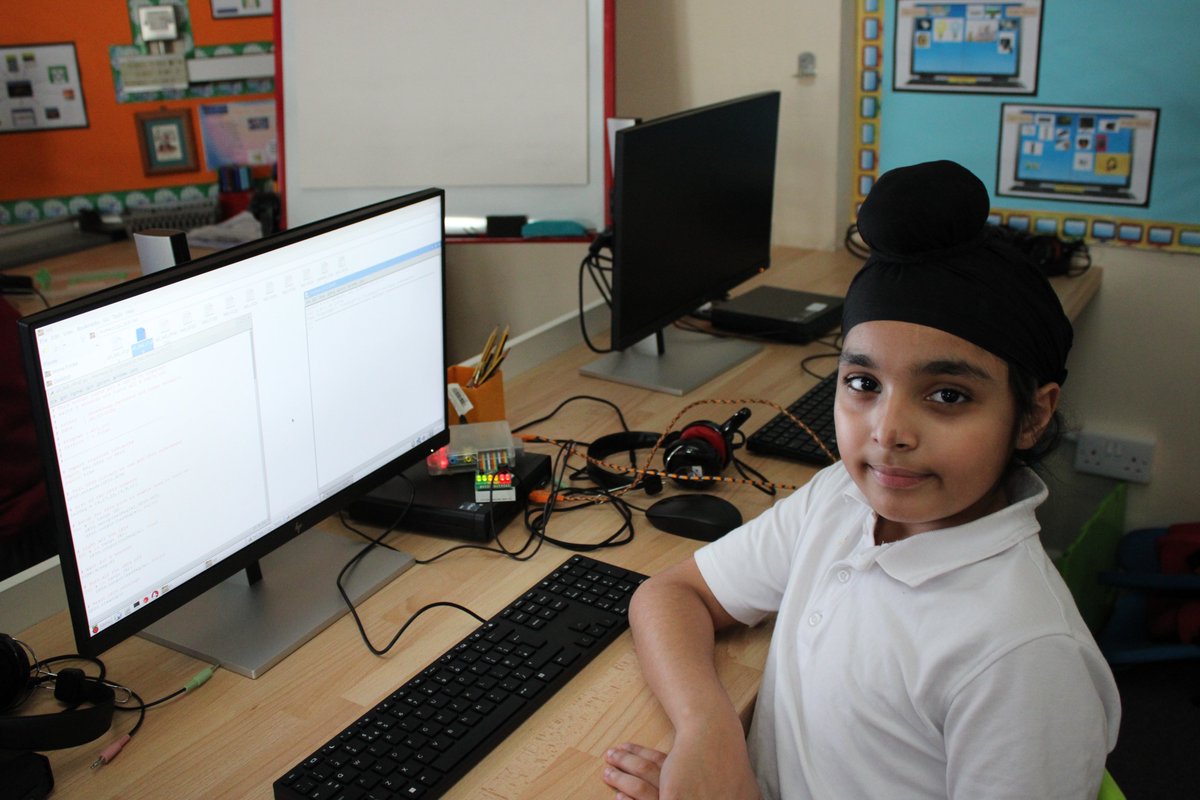 Mrs Harris tweet media