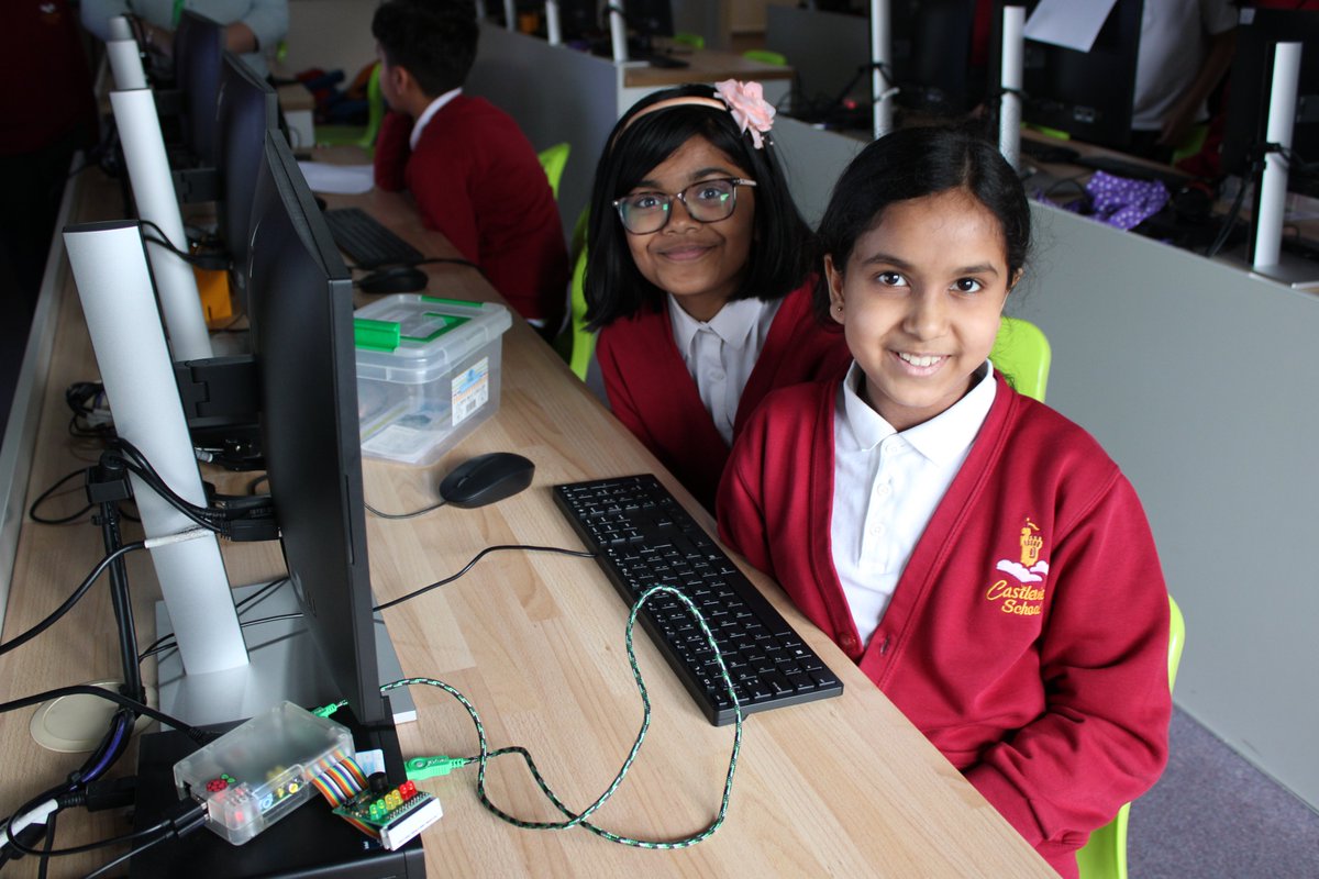 Mrs Harris tweet media