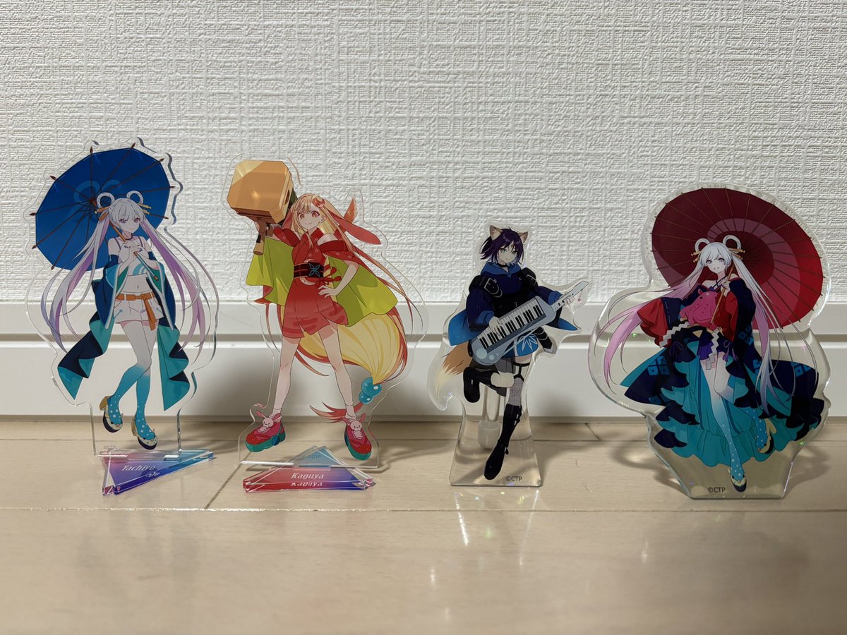 帰ったらいろPのアクスタ届いてたーので種類は置いといてやっと3人揃った…