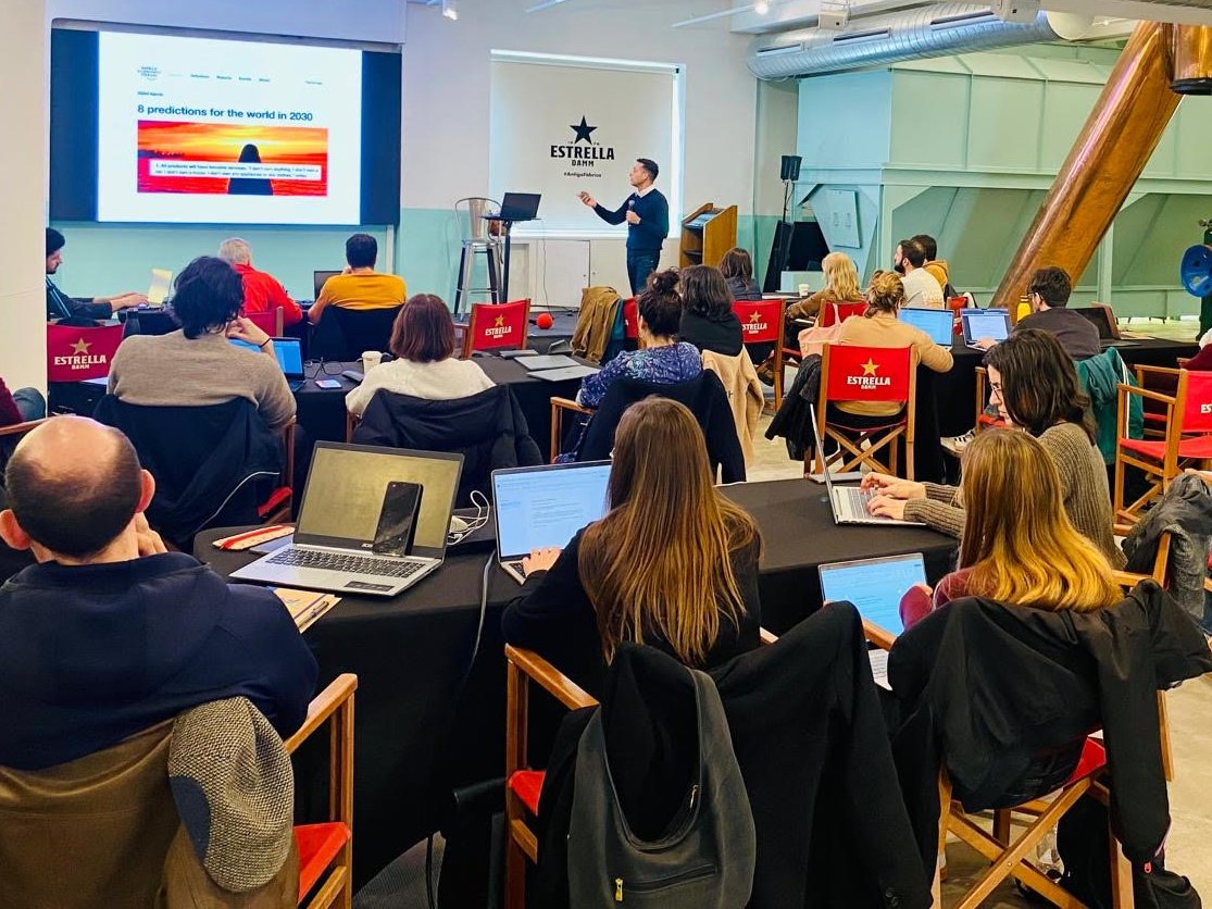 fcatcultura's tweet photo. 🔛Avui ha començat el recorregut formatiu del #ProgramaIMPULSACULTURA 2026!
🧑🏫En aquest primer taller, els projectes participants treballen la mirada estratègica i els fonaments dels seus projectes amb Manel González Piñero
📍A l'Antiga Fàbrica @EstrellaDammCat
#ImpulsaCultura https://t.co/5uJzN1xF51