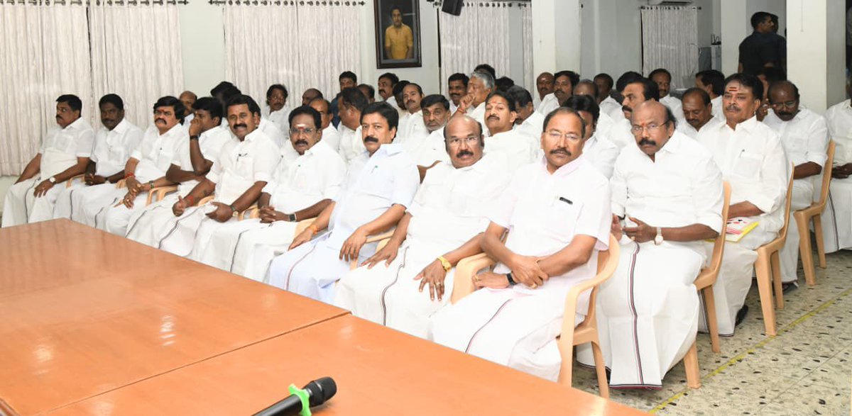 VAIRAMktr's tweet photo. மாண்புமிகு கழகப் பொதுச்செயலாளர் புரட்சித் தமிழர் திரு. @EPSTamilNadu அவர்கள் தலைமையில், மாவட்டக் கழகச் செயலாளர்கள் ஆலோசனைக் கூட்டம், தலைமைக் கழகம் புரட்சித் தலைவர் எம்ஜிஆர் மாளிகையில் தொடங்கி நடைபெற்று வருகிறது.

#EPSfor2026 https://t.co/cru2GjTBBX