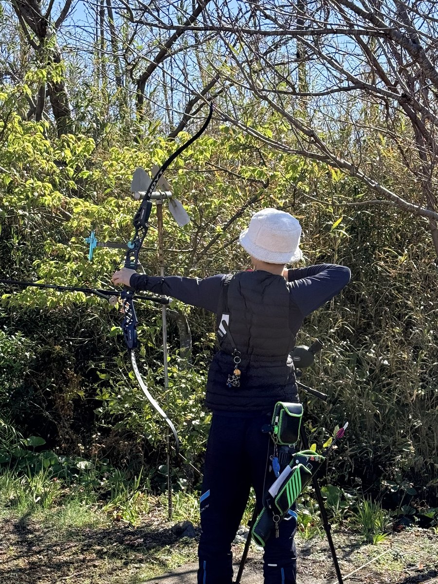 nodaiarchery's tweet photo. こんにちは☀️農大洋弓部です🏹
本日は春合宿2日目です✨️
午前、午後とSHでの点取りをしたあと
フリー練で各自点取りで見つかった課題を
改善するために練習しました💪

風が強い中での練習となりましたが
部員一同真剣に取り組めました！
明日も頑張ります🔥 https://t.co/7ysc0QAZXV