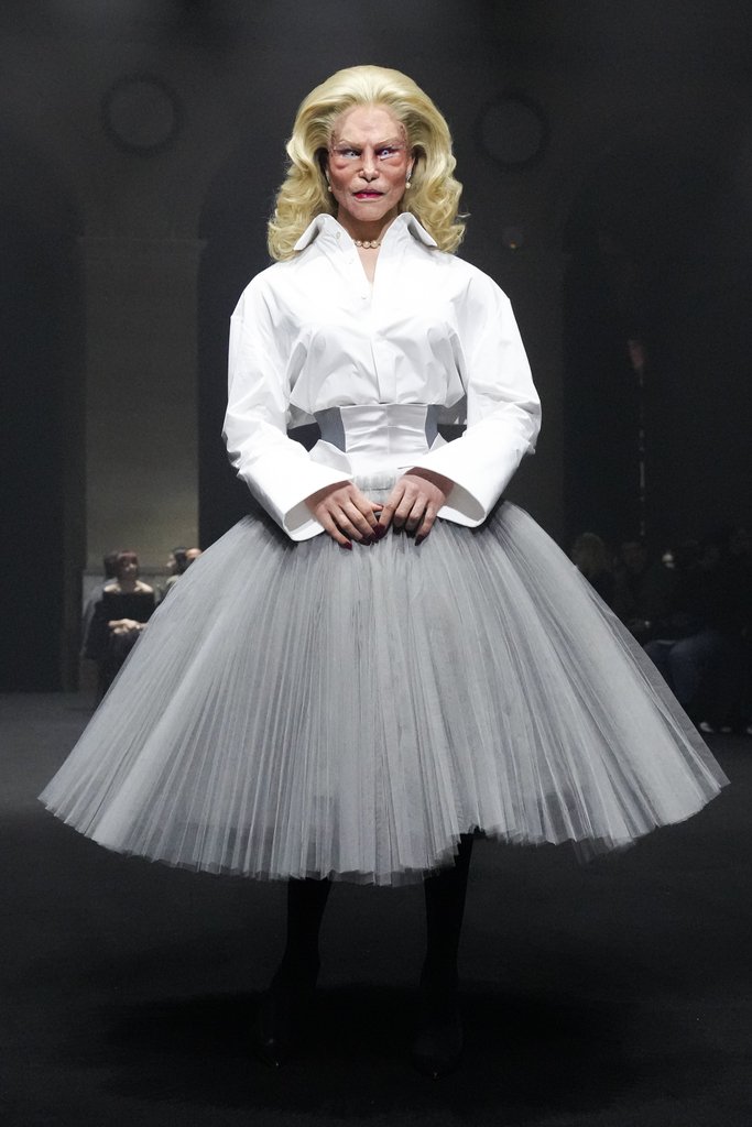 modiamo's tweet photo. https://t.co/gRk7SvG4M7
 
#pfw💃🏻💃🏻 
da #dior a#ysl a #matierrsfecales 
la #parisfashionweek ama gli stereotipi 
👯👯#jonathananderson #anthonyvaccarello #ladygaga https://t.co/RCIH56OpuZ