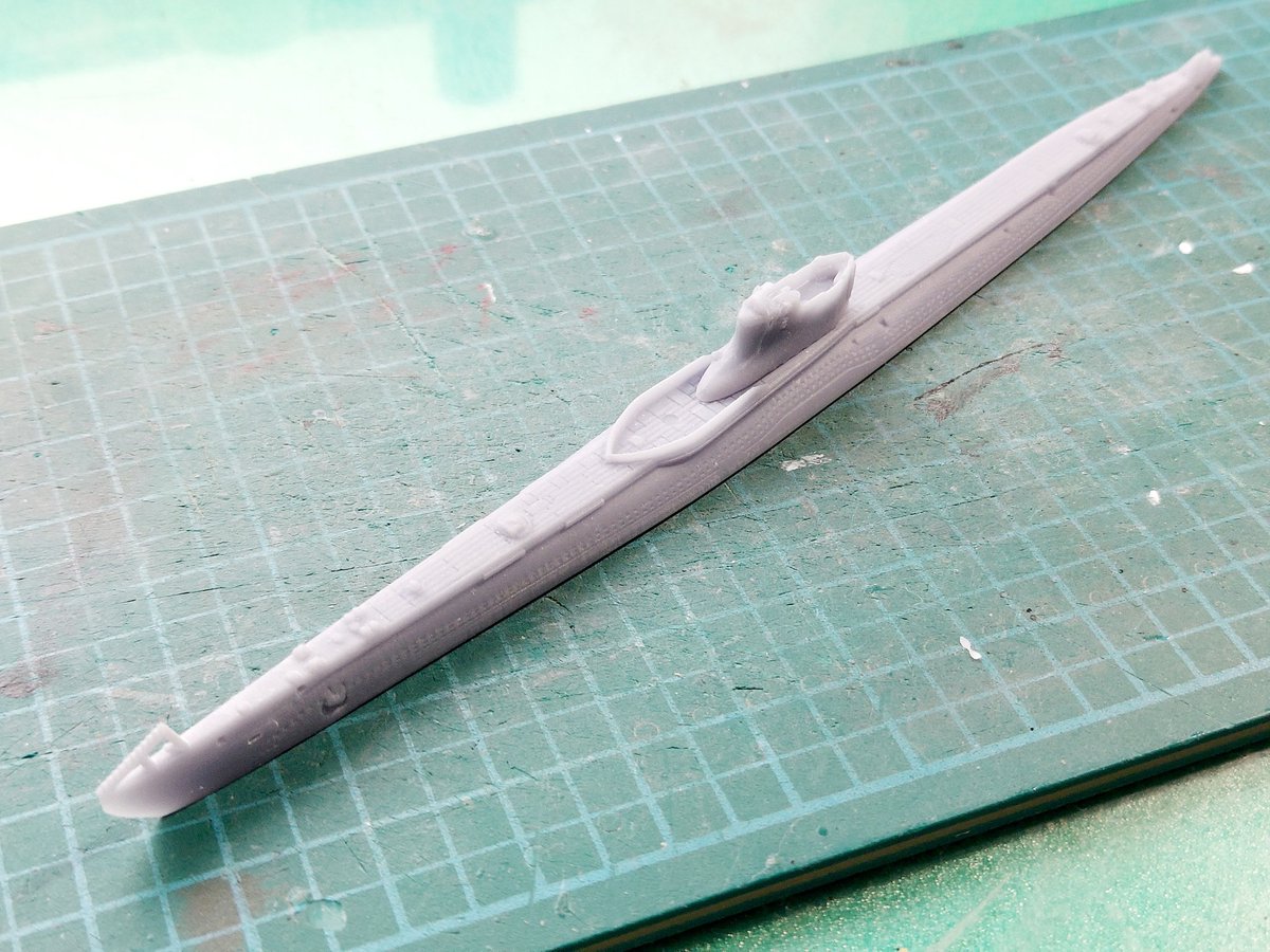 潜水艦「伊177潜」の製作第2報。船体の切り出し。太すぎる艦首の修整と