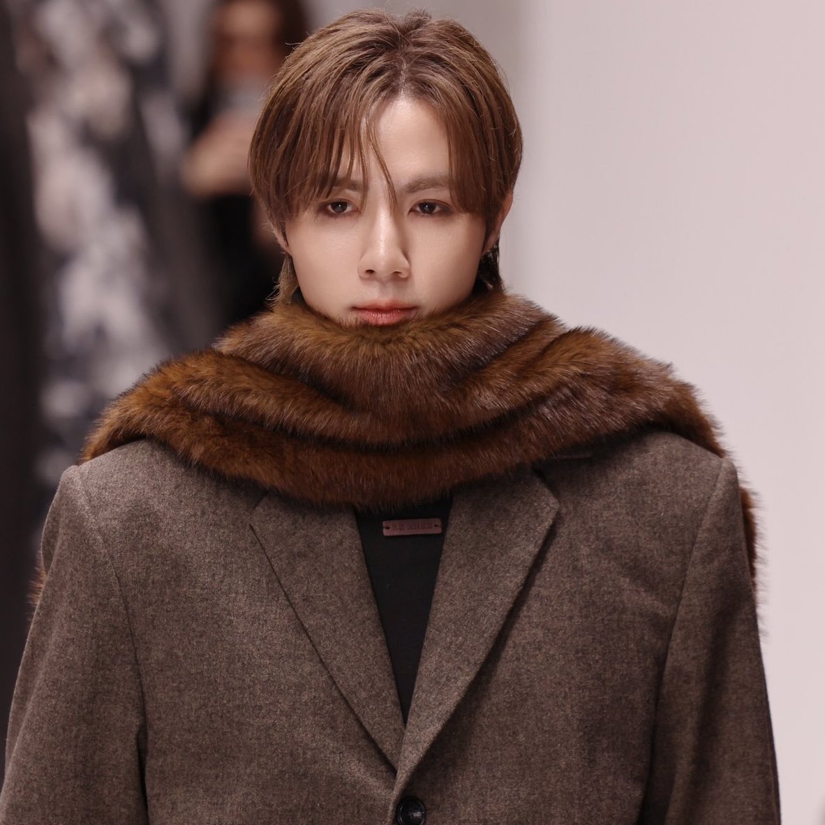 sboficial's tweet photo. REI! Zee Pruk na Paris Fashion Week. 🤎 https://t.co/GTJaereog8