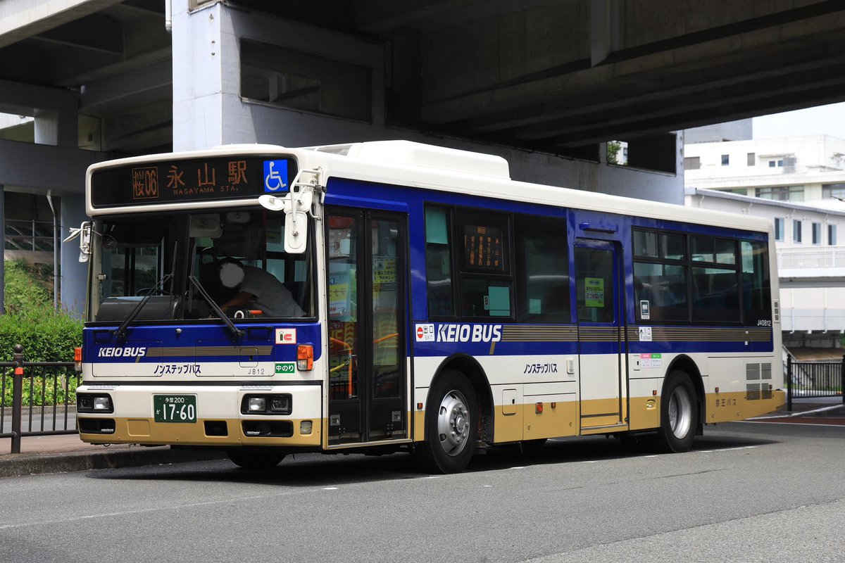 07MC_RM510's tweet photo. 2026.3
京王バス多摩営業所
J40811 J40812 (PKG-RA274KAN) 除籍

多摩へ末期転属したRA2台��遂に除籍に。
府中時代の並びを添えて。811のGは撮れず… https://t.co/6ku3vgZHoP